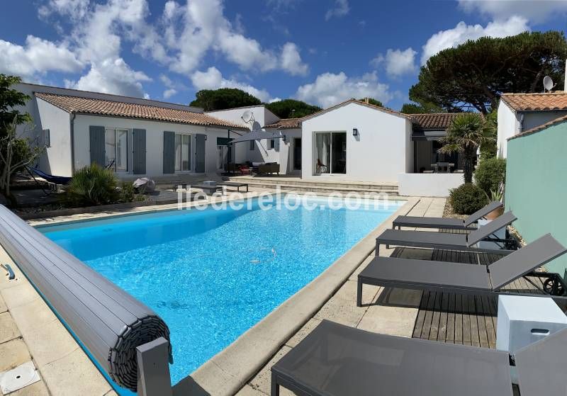 Photo 1 : EXTERIEUR d'une maison située à Le Bois-Plage-en-Ré, île de Ré.