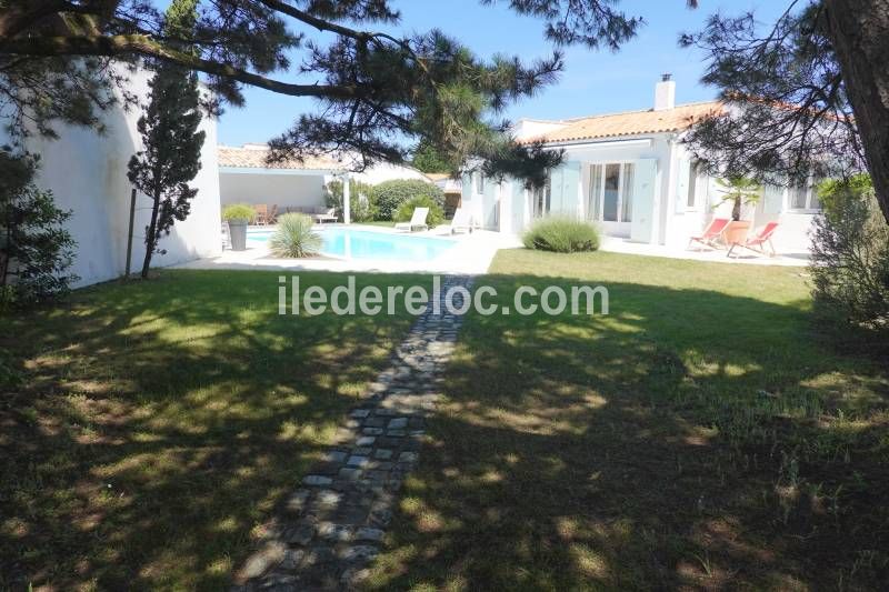 Photo 2 : JARDIN d'une maison située à La Couarde-sur-mer, île de Ré.