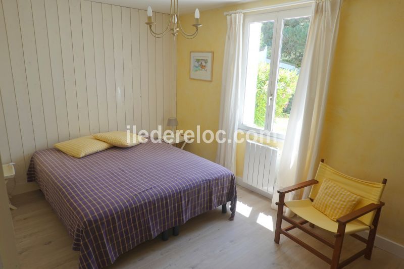 Photo 14 : CHAMBRE d'une maison située à La Couarde-sur-mer, île de Ré.