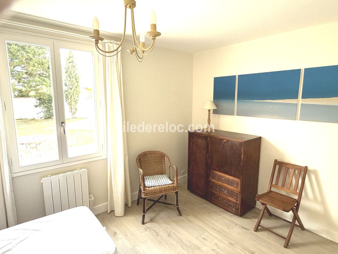 Photo 19 : CHAMBRE d'une maison situ&eacute;e &agrave; La Couarde-sur-mer, &icirc;le de R&eacute;.