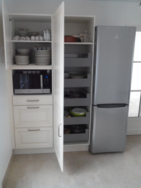 Photo 10 : CUISINE d'une maison située à Les Portes, île de Ré.