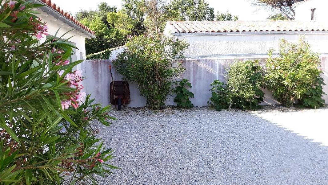 Photo 2 : JARDIN d'une maison située à Les Portes, île de Ré.