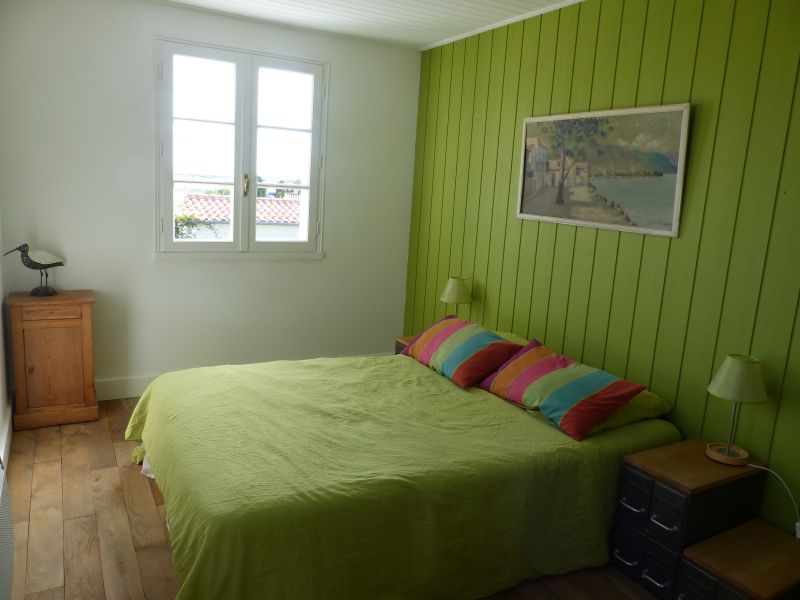 Photo 11 : CHAMBRE d'une maison située à Saint-Clément-des-Baleines, île de Ré.