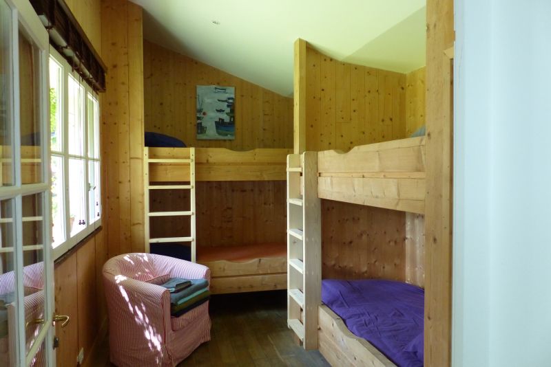 Photo 20 : CHAMBRE d'une maison située à Saint-Clément-des-Baleines, île de Ré.