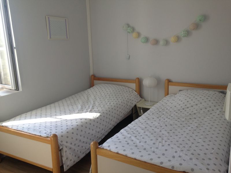 Photo 9 : CHAMBRE d'une maison située à La Couarde-sur-mer, île de Ré.