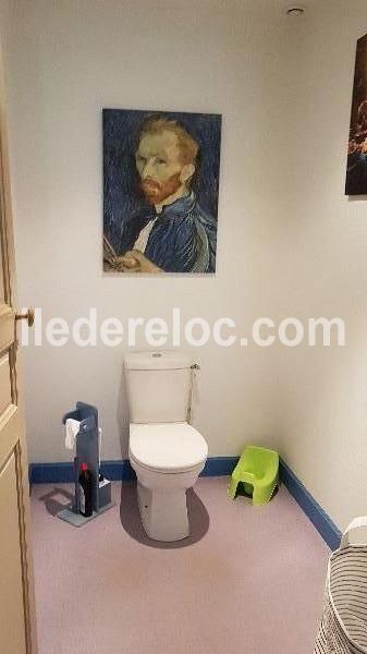 Photo 50 : WC d'une maison située à Ars, île de Ré.