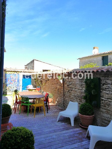 Photo 3 : TERRASSE d'une maison située à Ars en Ré, île de Ré.