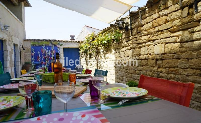 Photo 9 : EXTERIEUR d'une maison située à Ars en Ré, île de Ré.