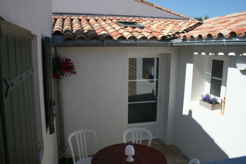 Photo 2 : EXTERIEUR d'une maison située à La Flotte-en-Ré, île de Ré.