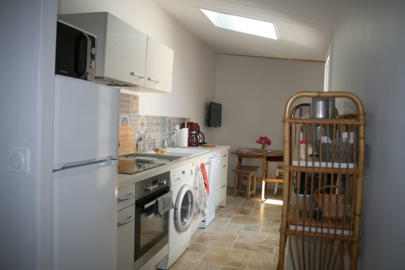 Photo 3 : CUISINE d'une maison située à La Flotte-en-Ré, île de Ré.