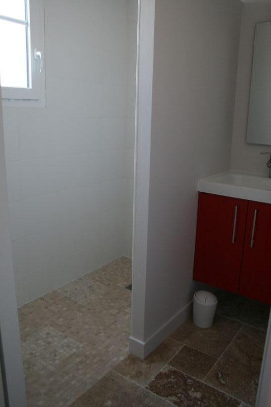 Photo 7 : SALLEDEBAIN d'une maison située à La Flotte-en-Ré, île de Ré.