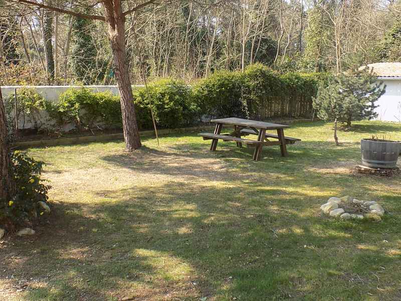 Photo 5 : JARDIN d'une maison située à Rivedoux, île de Ré.