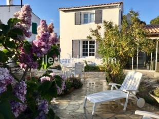 Ile de Ré:Belle maison confortable pour 6 p -avec piscine privée chauffée -à proximité de 