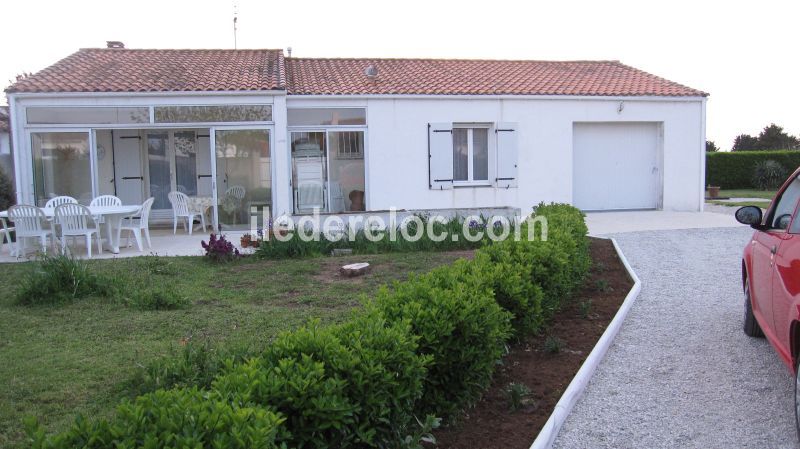 Photo 1 : EXTERIEUR d'une maison située à Loix, île de Ré.