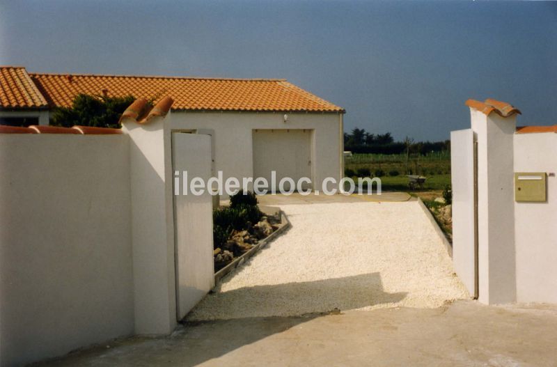 Photo 3 : ENTREE d'une maison située à Loix, île de Ré.