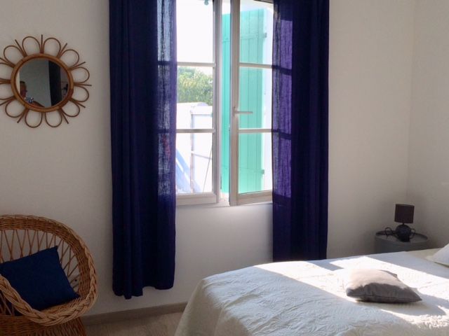 Photo 9 : CHAMBRE d'une maison située à Loix, île de Ré.