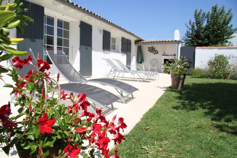 Photo 1 : TERRASSE d'une maison située à Les Portes-en-Ré, île de Ré.