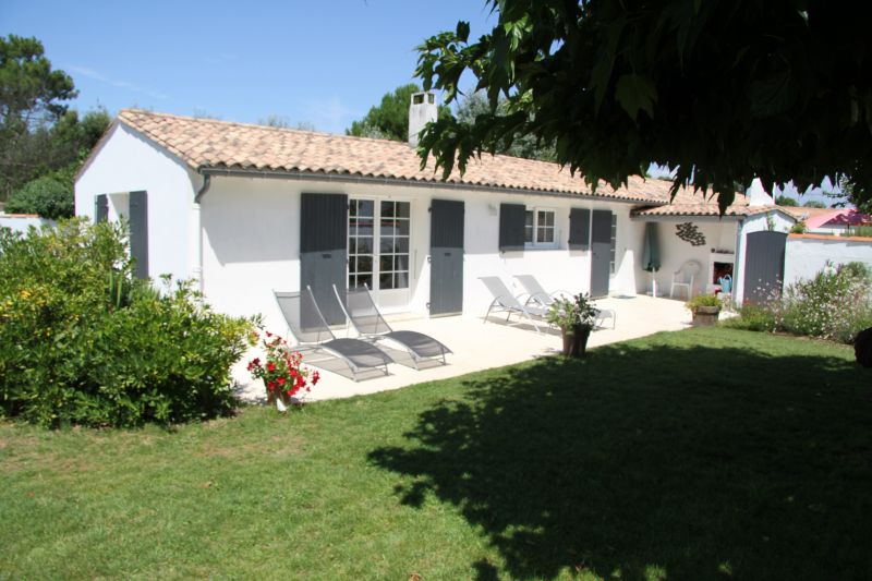 Photo 4 : EXTERIEUR d'une maison située à Les Portes-en-Ré, île de Ré.