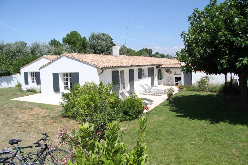 Photo 6 : EXTERIEUR d'une maison située à Les Portes-en-Ré, île de Ré.