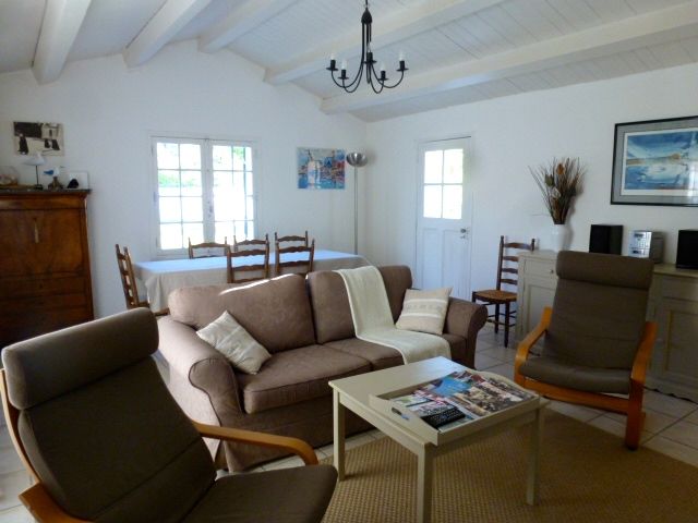 Photo 10 : SEJOUR d'une maison située à Les Portes-en-Ré, île de Ré.