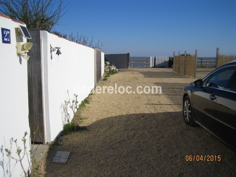 Photo 2 : EXTERIEUR d'une maison située à Saint-Martin-de-Ré, île de Ré.