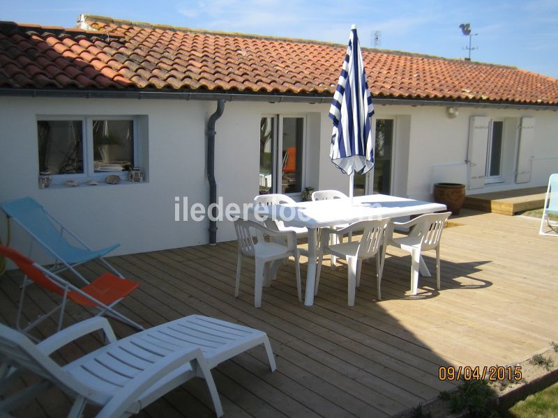 Photo 1 : TERRASSE d'une maison située à Saint-Martin-de-Ré, île de Ré.