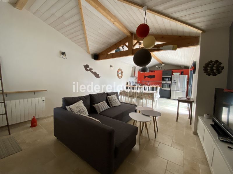 Photo 3 : SEJOUR d'une maison située à Le Bois-Plage-en-Ré, île de Ré.