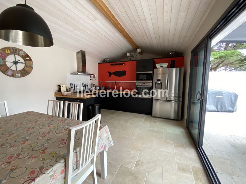 Photo 4 : CUISINE d'une maison située à Le Bois-Plage-en-Ré, île de Ré.