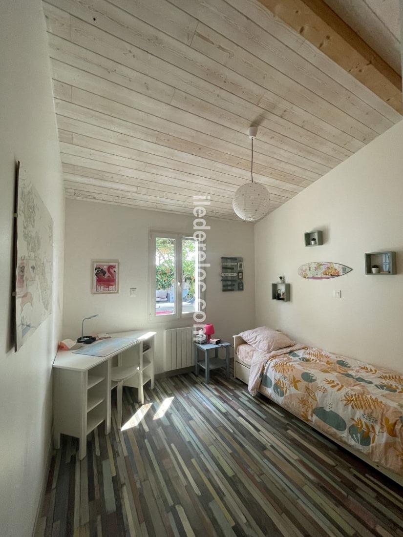 Photo 14 : CHAMBRE d'une maison située à Le Bois-Plage-en-Ré, île de Ré.