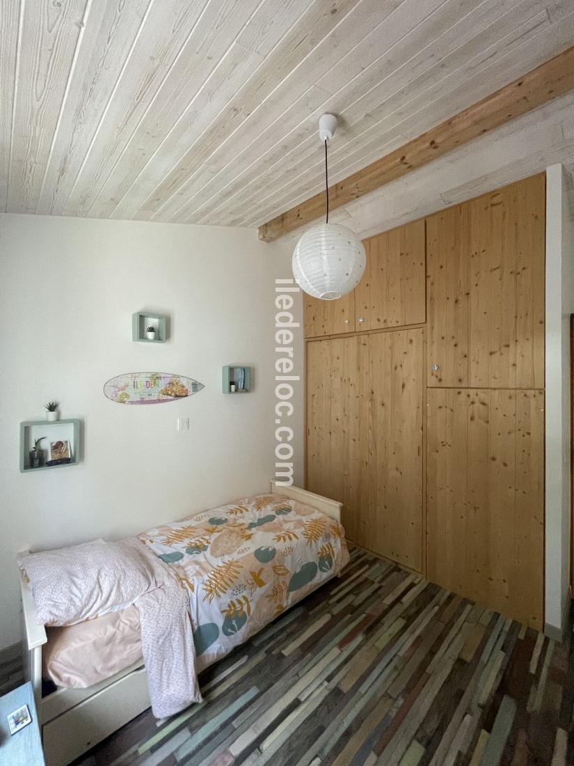 Photo 13 : CHAMBRE d'une maison située à Le Bois-Plage-en-Ré, île de Ré.