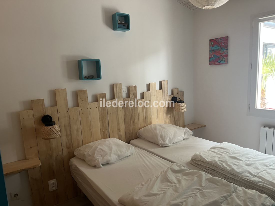 Photo 8 : CHAMBRE d'une maison située à Le Bois-Plage-en-Ré, île de Ré.