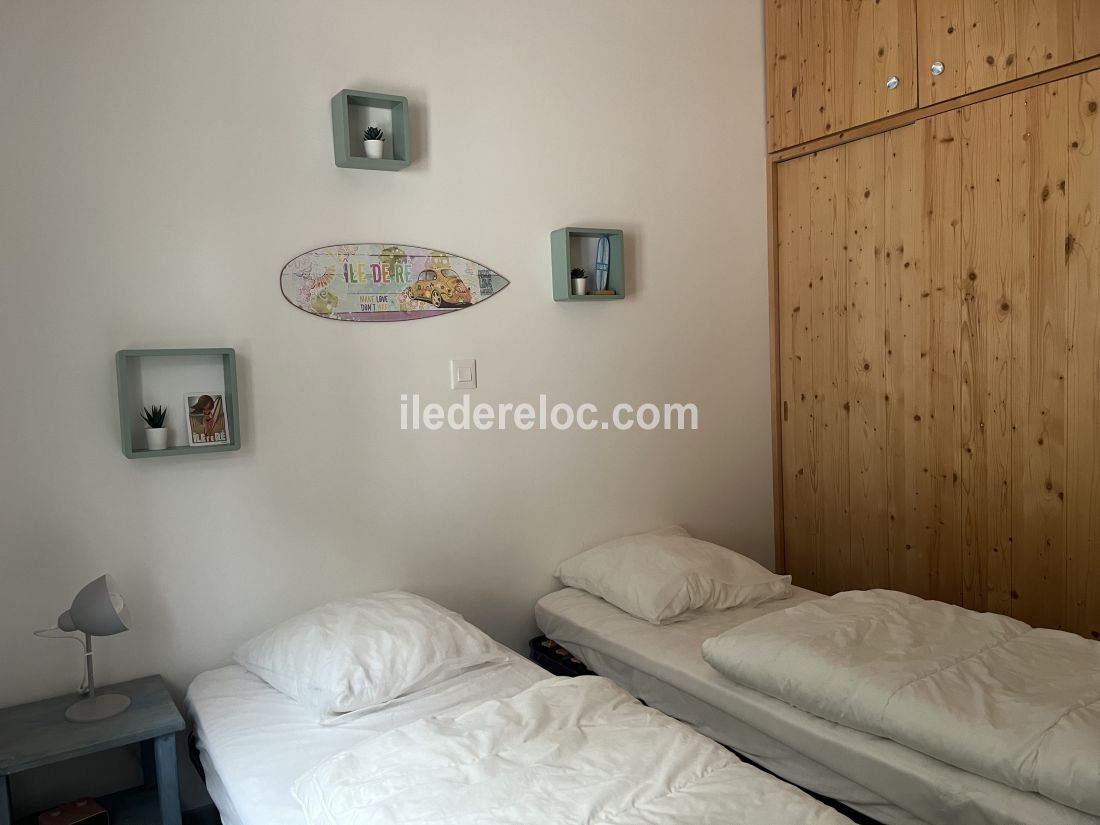Photo 10 : CHAMBRE d'une maison située à Le Bois-Plage-en-Ré, île de Ré.