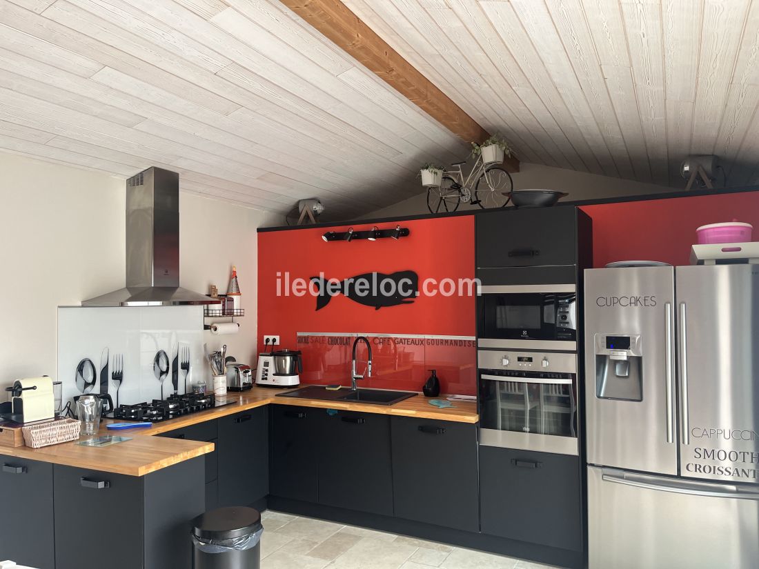 Photo 6 : CUISINE d'une maison située à Le Bois-Plage-en-Ré, île de Ré.