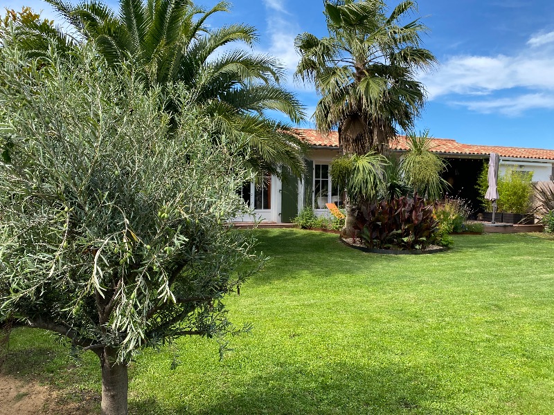 Photo 2 : EXTERIEUR d'une maison située à Le Bois-Plage-en-Ré, île de Ré.