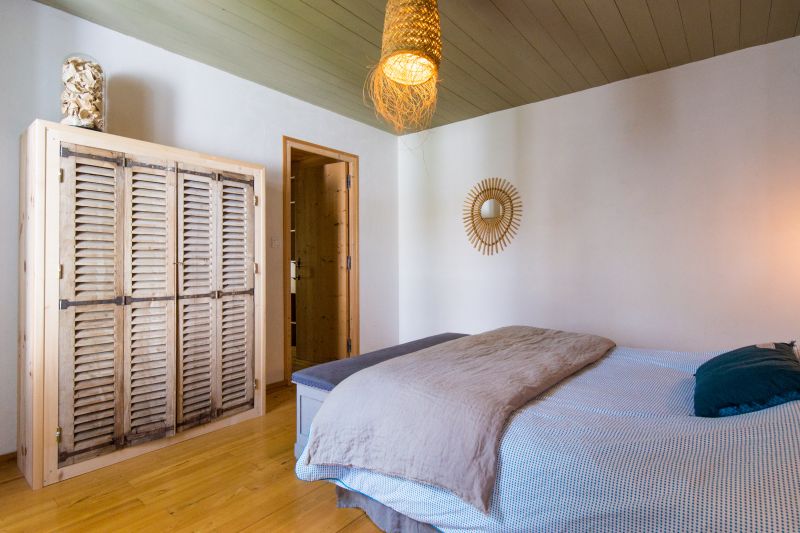 Photo 16 : CHAMBRE d'une maison située à Le Bois-Plage-en-Ré, île de Ré.