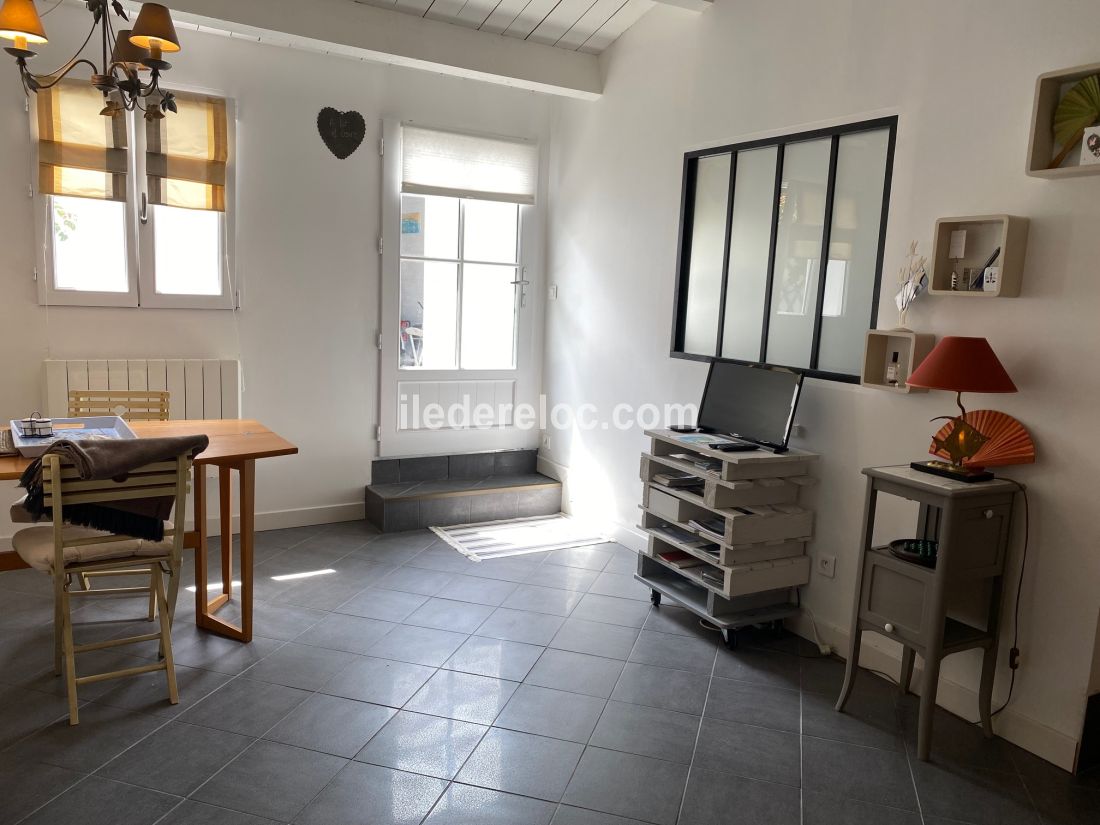 Photo 4 : SEJOUR d'une maison situ&eacute;e &agrave; Ars en R&eacute;, &icirc;le de R&eacute;.