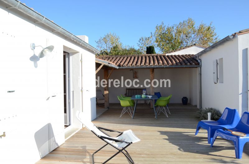 Photo 2 : TERRASSE d'une maison située à Les Portes-en-Ré, île de Ré.