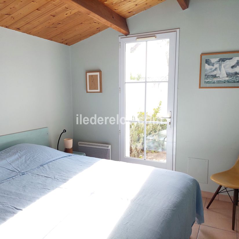 Photo 10 : CHAMBRE d'une maison située à Les Portes-en-Ré, île de Ré.