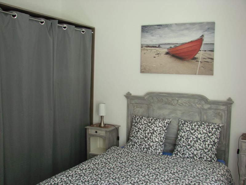 Photo 8 : CHAMBRE d'une maison située à Rivedoux, île de Ré.