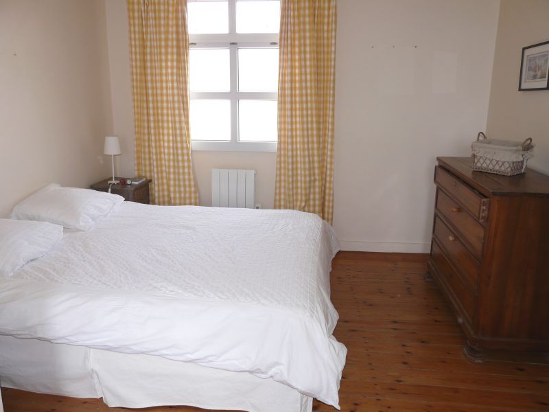 Photo 5 : CHAMBRE d'une maison située à Le Bois-Plage-en-Ré, île de Ré.