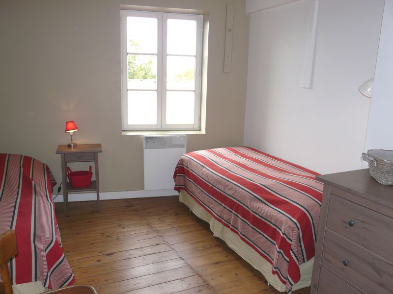 Photo 7 : CHAMBRE d'une maison située à Le Bois-Plage-en-Ré, île de Ré.