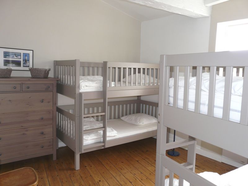 Photo 8 : CHAMBRE d'une maison située à Le Bois-Plage, île de Ré.