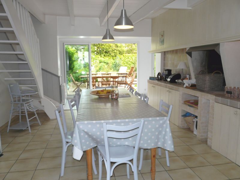 Photo 4 : CUISINE d'une maison située à Le Bois-Plage-en-Ré, île de Ré.