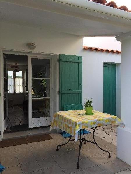 Photo 22 : TERRASSE d'une maison située à Ars en Ré, île de Ré.