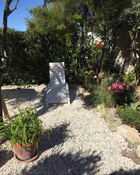 Photo 21 : JARDIN d'une maison située à Ars en Ré, île de Ré.