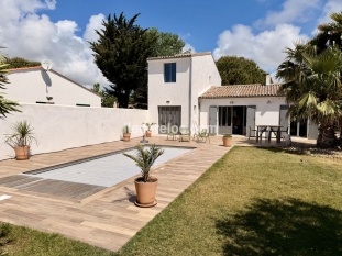 Ile de R&eacute;:Maison 8 personnes avec piscine chauffée et proche des plages