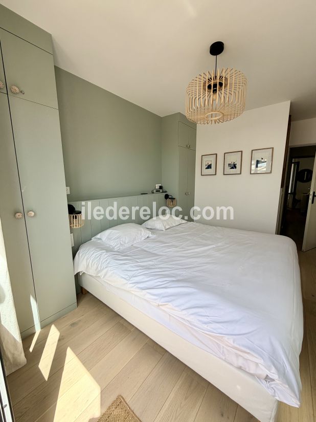 Photo 16 : CHAMBRE d'une maison situ&eacute;e &agrave; La Couarde-sur-mer, &icirc;le de R&eacute;.