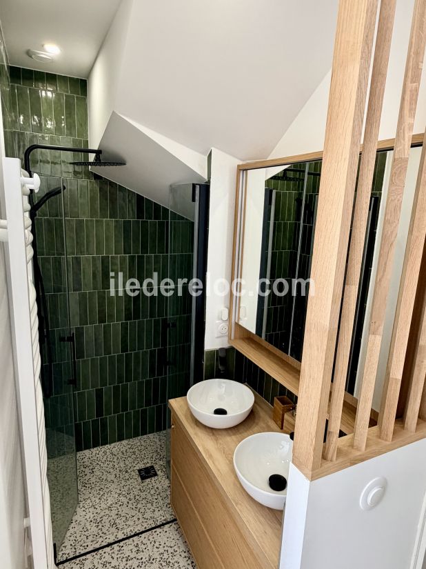 Photo 21 : SALLEDEBAIN d'une maison situ&eacute;e &agrave; La Couarde-sur-mer, &icirc;le de R&eacute;.
