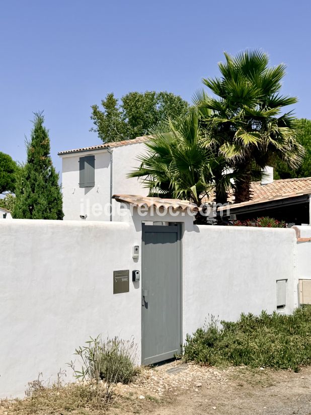 Photo 7 : EXTERIEUR d'une maison situ&eacute;e &agrave; La Couarde-sur-mer, &icirc;le de R&eacute;.