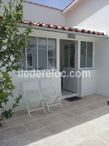 Photo 2 : EXTERIEUR d'une maison située à La Couarde-sur-mer, île de Ré.